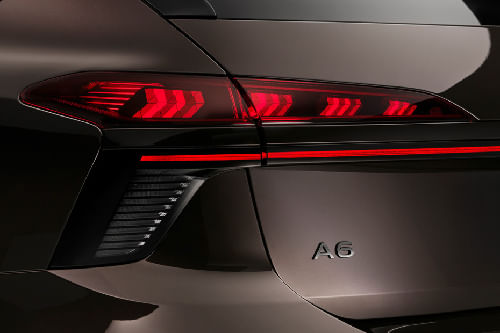 إيه 6 أفانت Tail light