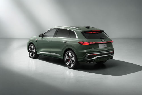 Rear Cross Side View of Audi Q5 L