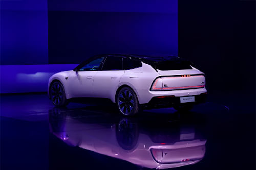 Rear Cross Side View of Audi E5