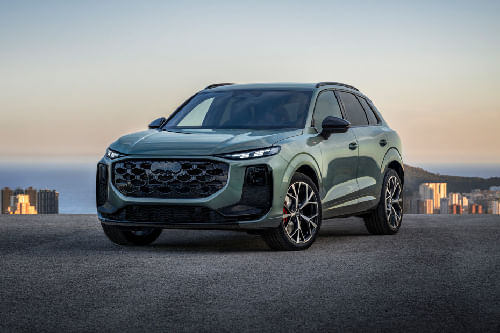 أودي  كيو 3 2026 Front angle low view