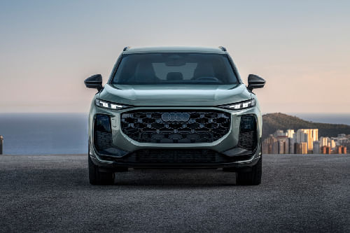 Full Front View of كيو 3 2026