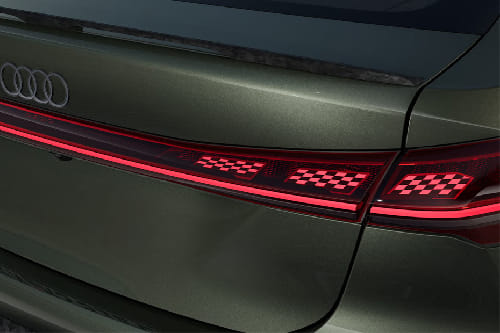 آر إس ٥ Tail light