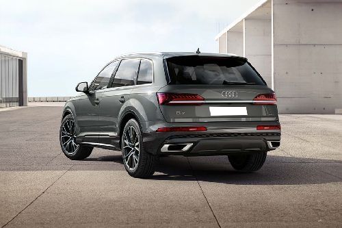 Rear Cross Side View of أودي Q7