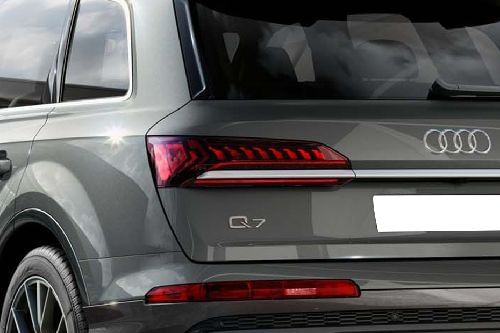 Q7 Tail light