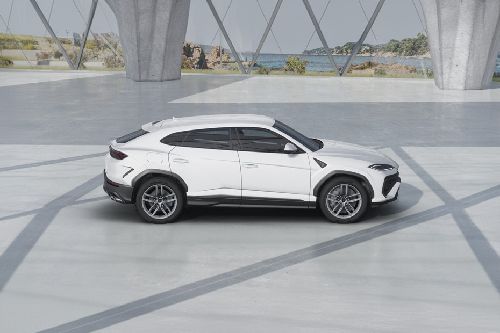 Urus Side view