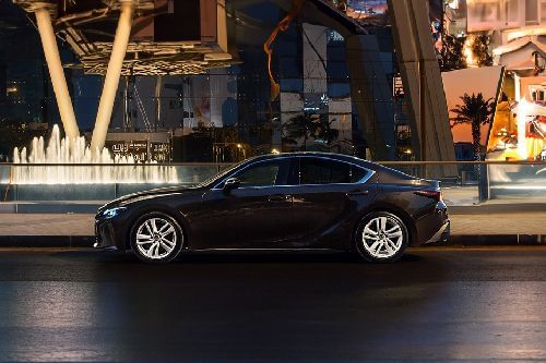 لكزس IS Full Side View