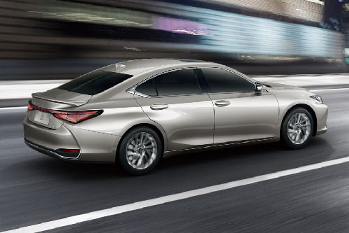 إي إس 2026 Rear Medium Side View