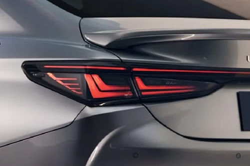 إي إس 2026 Tail light