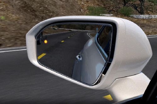 لينكون نوتيلوس  Drivers Side Mirror Rear Angle