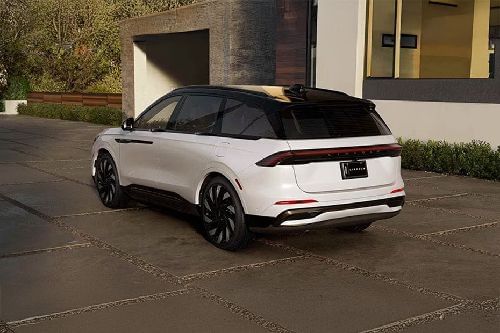 Rear Cross Side View of لينكون نوتيلوس 