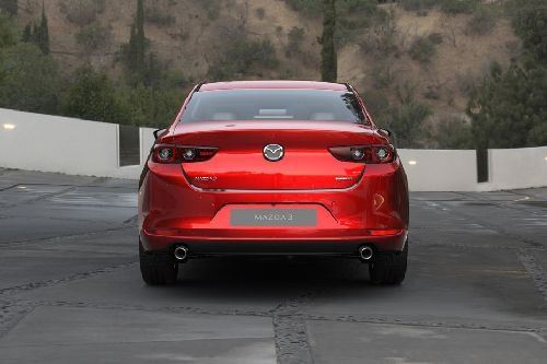 3 سيدان Rear angle view