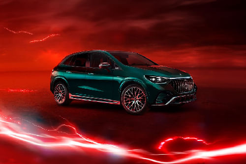 مرسيدس بنز إي كيو إي إس يو في Front Cross Side View