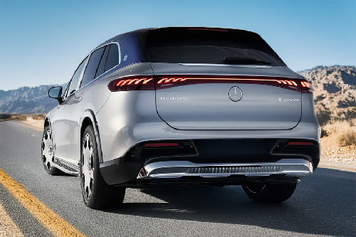 Rear Medium View of مرسيدس بنز مايباخ إي كيو إس