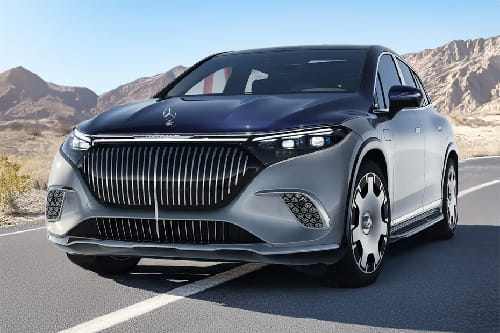 مايباخ إي كيو إس Tilted Front View