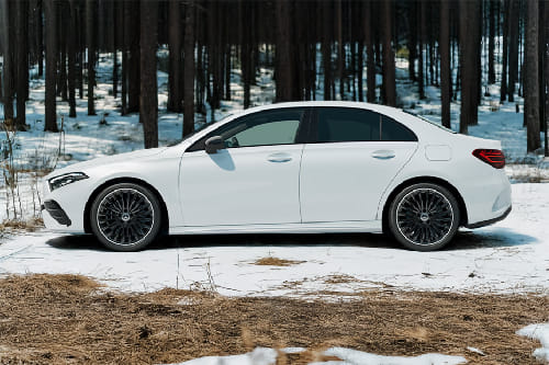 إيه إم جي إيه-كلاس سيدان Side view