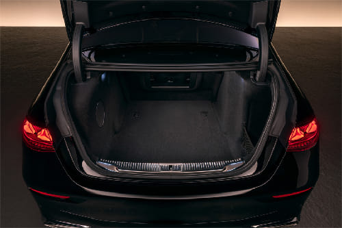 Trunk Open Closer View of إس كلاس