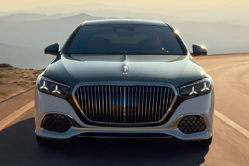 Full Front View of مايباخ إس كلاس 2027