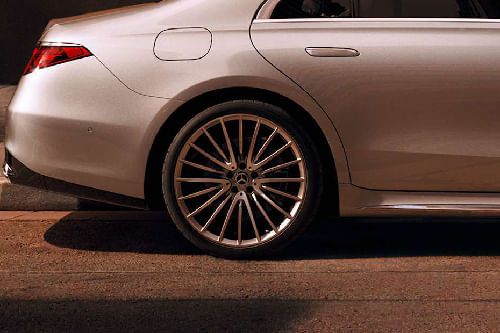   أس  كلاس سيدان Wheel