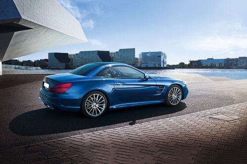 الفئة أس أل Rear Medium Side View