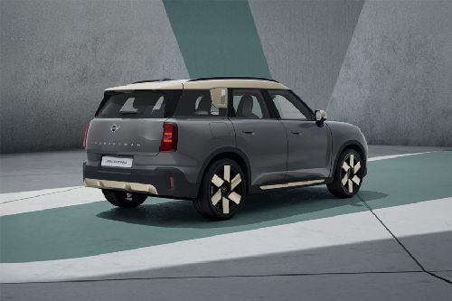 كنتري مان إلكتريك Rear angle view