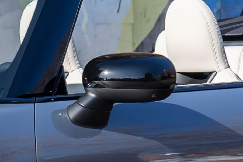 ميني كونفرتيبل Drivers Side Mirror Front Angle