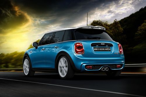 Rear Cross Side View of ميني 5 أبواب