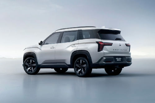 Rear Cross Side View of Mitsubishi Destinator