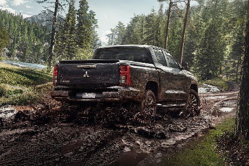 L200 Rear angle view