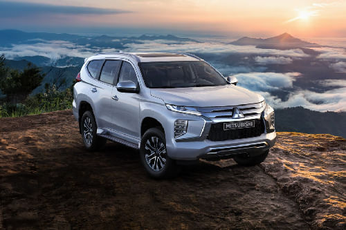 Mitsubishi Montero Sport Front Medium View