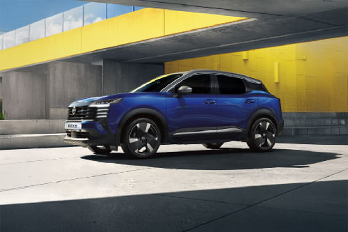 نيسان Kicks Front Side View