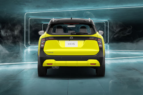 Full Rear View of نيسان Kicks