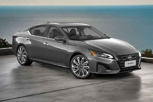 Nissan Altima Front Medium View