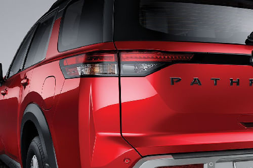 باثفايندر Tail light