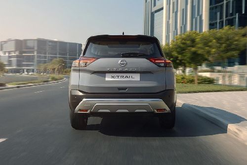 Full Rear View of نيسان اكس تريل