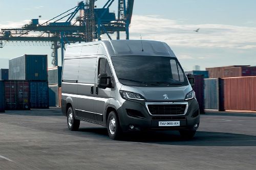 بيجو بوكسر Front Medium View