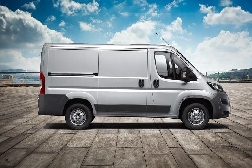 بيجو بوكسر Full Side View