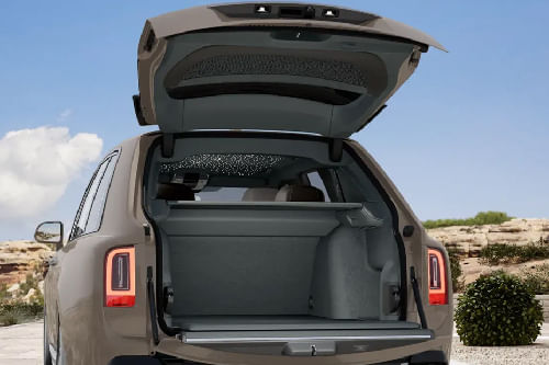 Trunk Open Closer View of كولينان