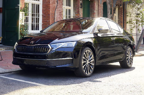 Skoda  Octavia Front angle low view