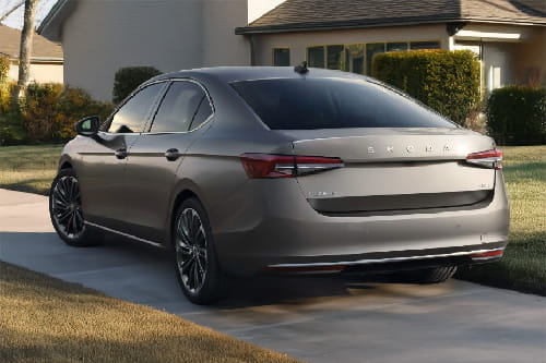 Rear Medium View of سكودا سوبيرب