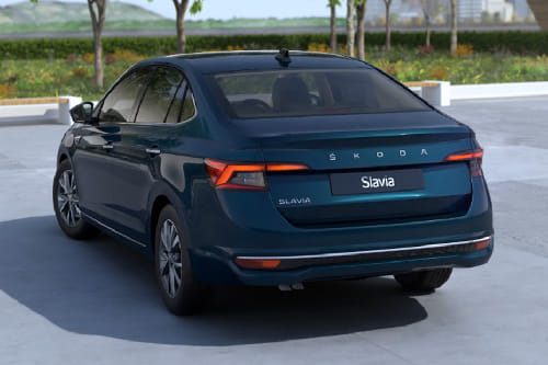 Rear Medium View of سكودا سلافيا