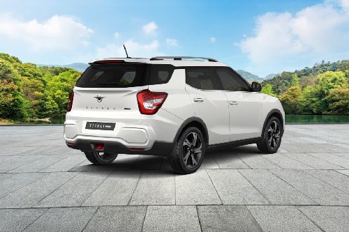 إكس إل في Rear angle view