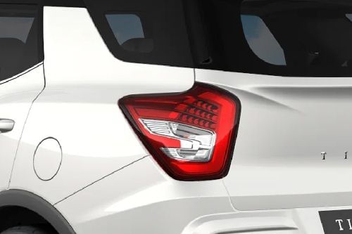 إكس إل في Tail light
