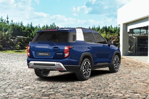 Rear Cross Side View of سانج يونج توريس