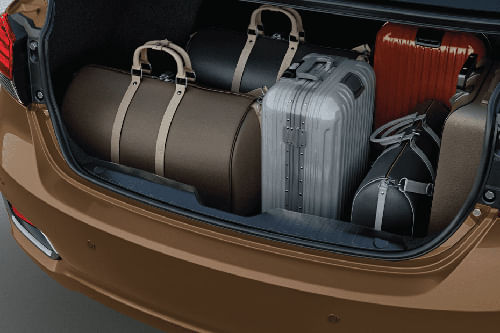 Trunk Open Closer View of سياز