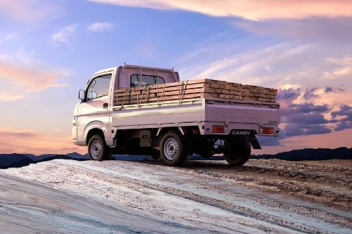 Rear Cross Side View of سوزوكي كاري