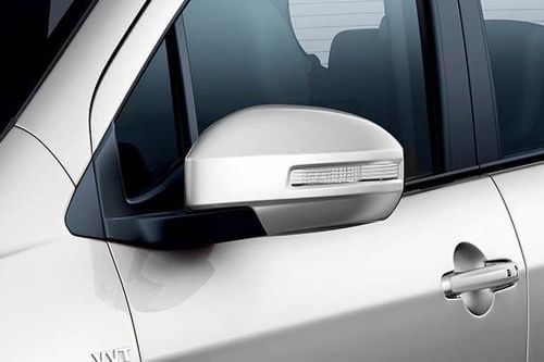 سوزوكي ارتيجا Drivers Side Mirror Front Angle