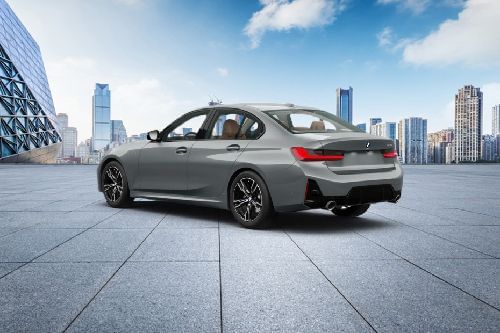 Rear Cross Side View of بي إم دبليو الفئة 3