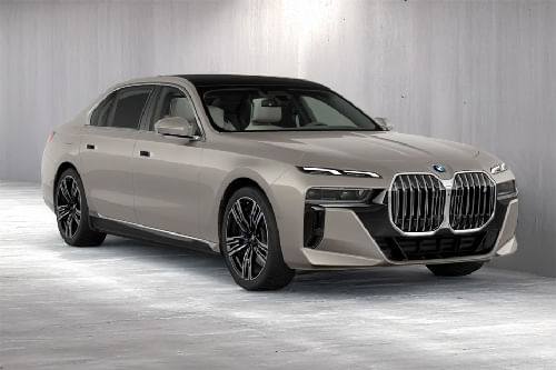 بي إم دبليو الفئة 7 Front Medium View