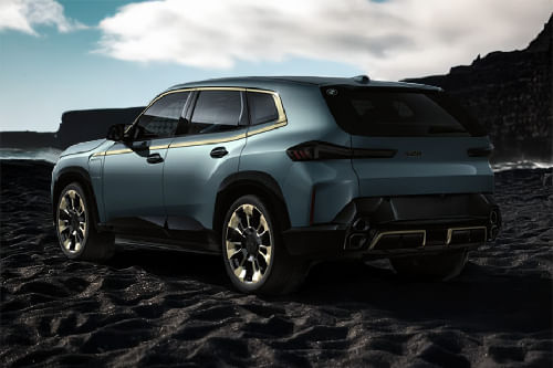 Rear Cross Side View of BMW XM