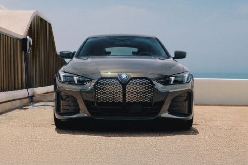 Full Front View of i4